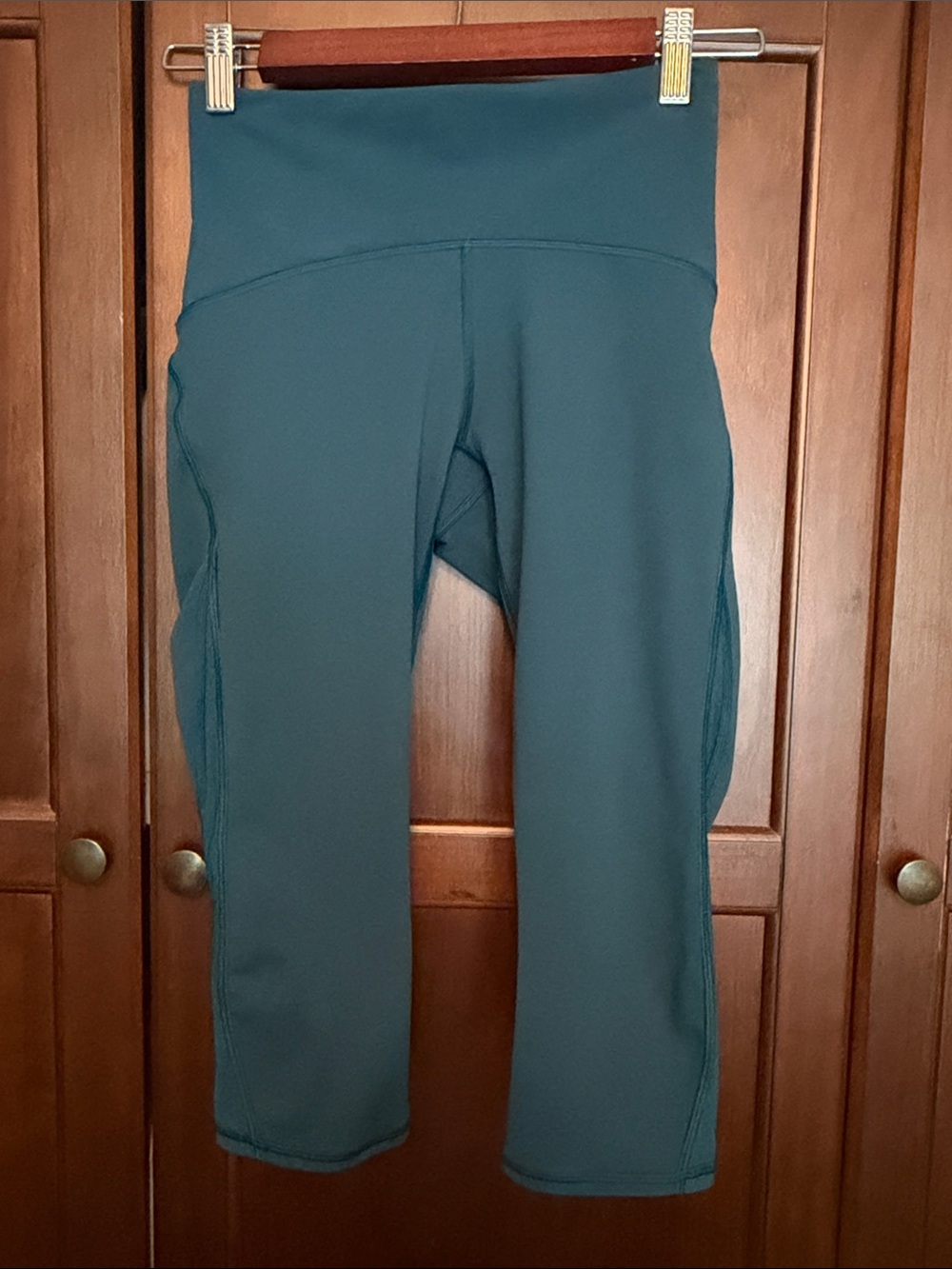 Lululemon Crop Leggings in Teal Green Size 4